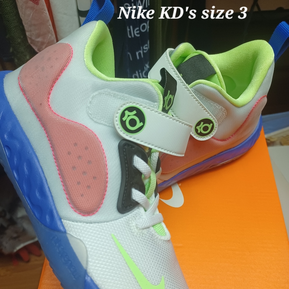 Girl's Nike sneakers